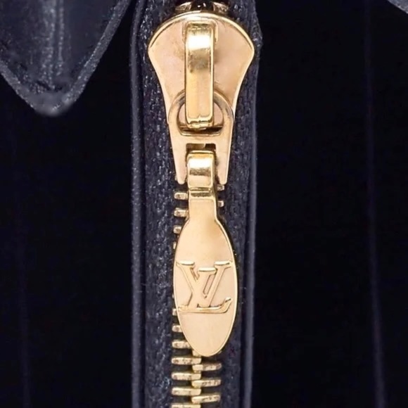 Louis Vuitton Noir Vernis Louise Clutch Wallet - Picture 11 of 13